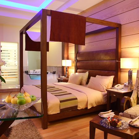 Hotel Royal Savoy Sharm El Sheikh (Adults Only) Esterno foto A suite at the hotel