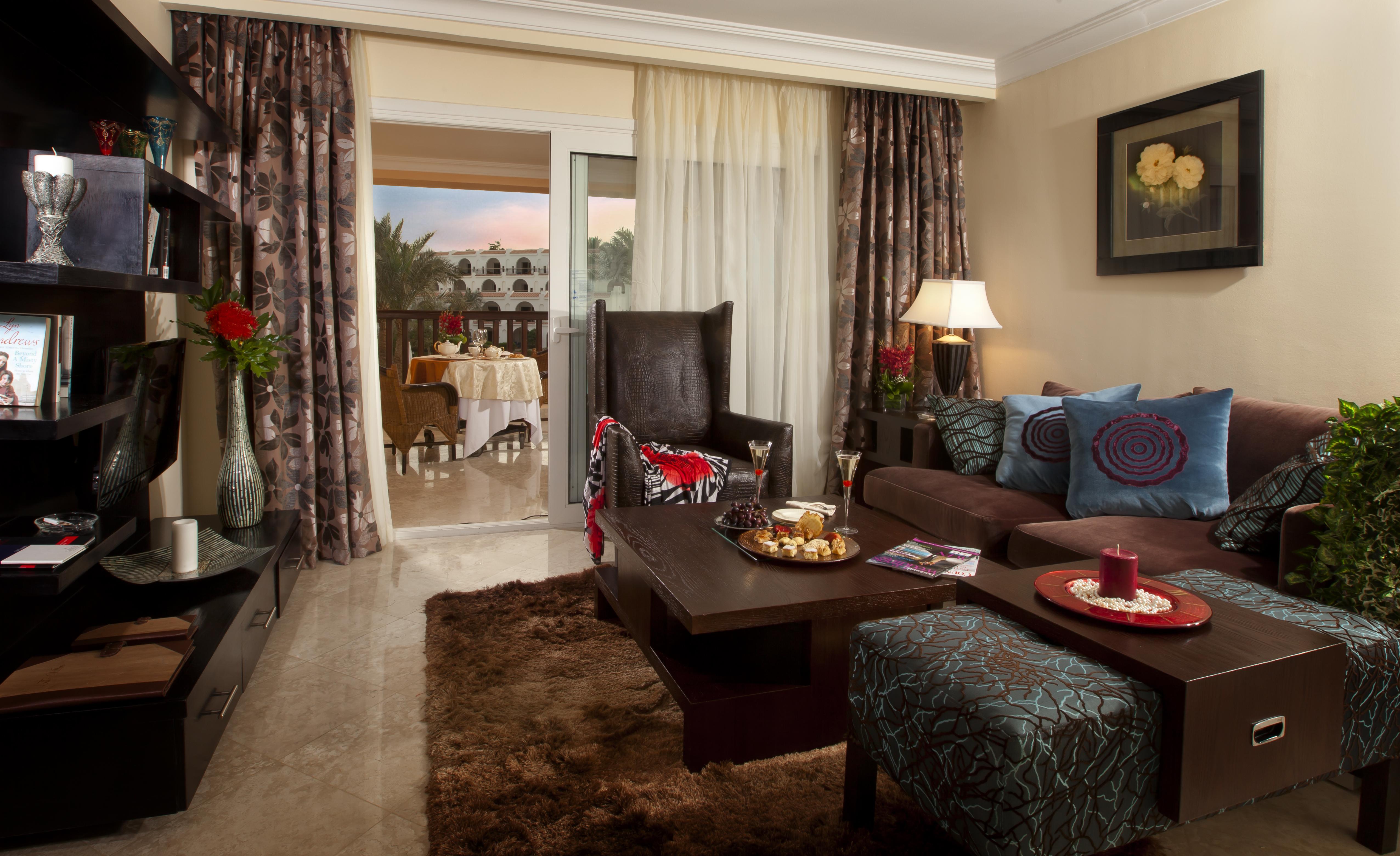 Hotel Royal Savoy Sharm El Sheikh (Adults Only) Esterno foto A living room in a suite at the Hilton Sharm El Sheikh Resort